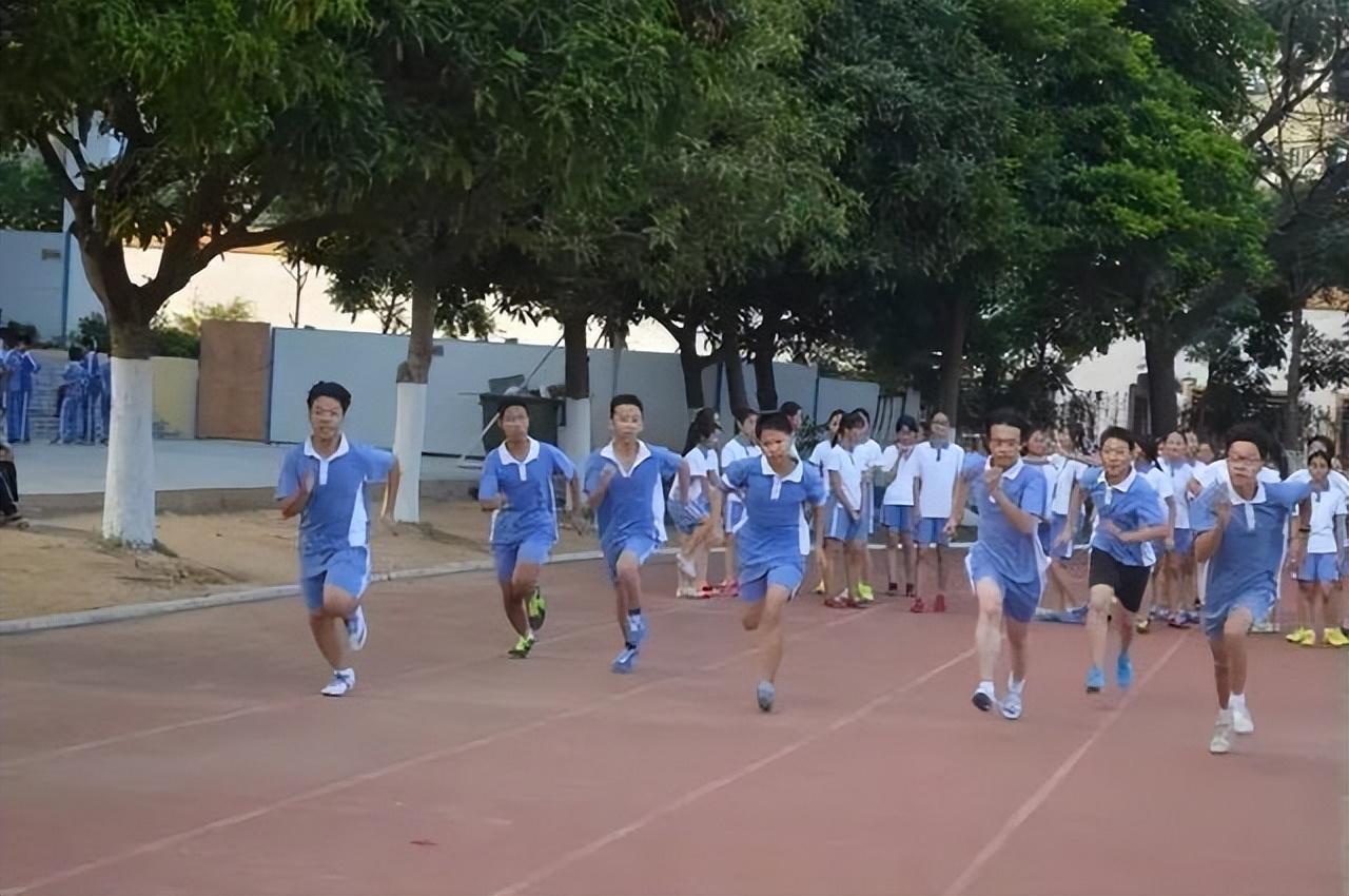 這是一篇關(guān)于學(xué)生校服定制執(zhí)行標(biāo)準(zhǔn)的文章！